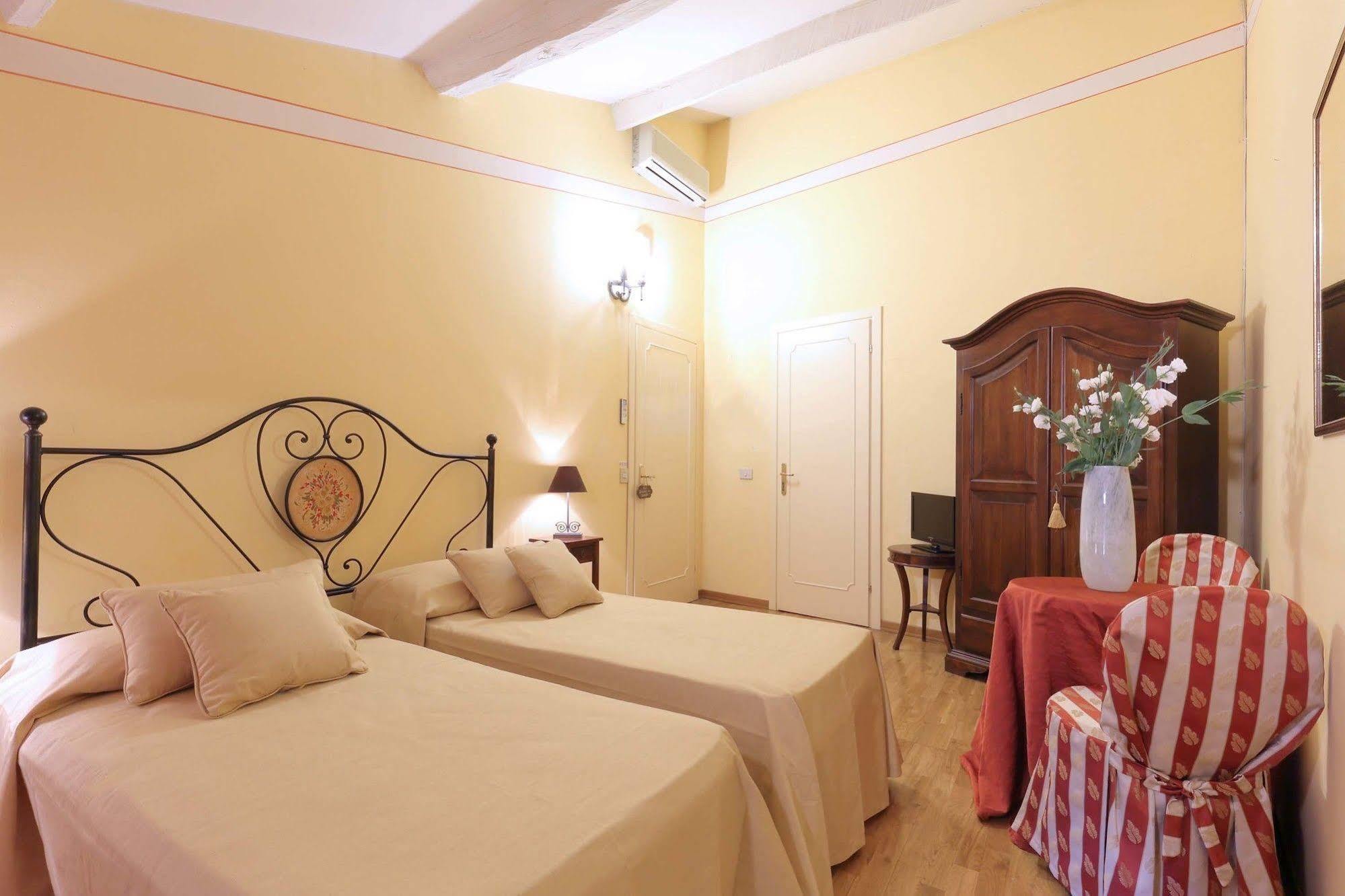 Antica Dimora Patrizia Hotel Montecarlo Exterior photo